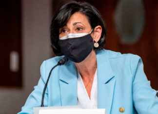 Estados Unidos no se quita la mascarilla en interiores todavía