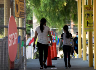 Estudiantes latinos de primarias en EE. UU., víctimas de «segregación económica»