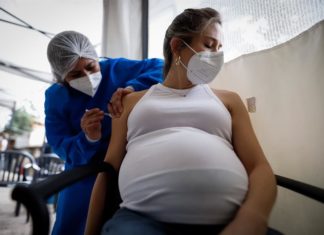 Estudio confirma que vacuna a embarazadas previene hospitalización de bebés