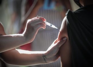 La inmunidad es más duradera en recuperados que en vacunados, según estudio