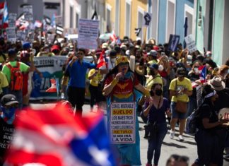 «Cuentan con mi apoyo», dice Bad Bunny a trabajadores movilizados en Puerto Rico
