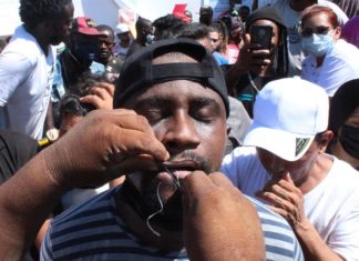 México reprueba que migrantes se autolesionen para presionar emisión de visas