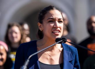Ocasio-Cortez califica el proceso legislativo en EEUU de espectáculo caótico