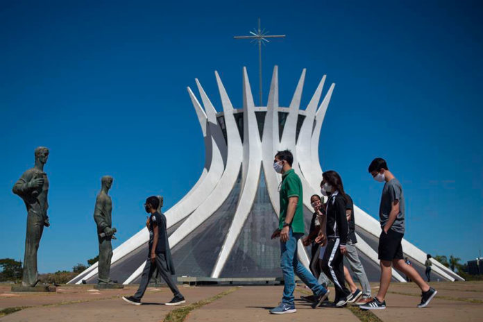 PR-ante-la-oportunidad-de-convertirse-en-líder-de-energía-limpia