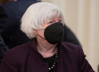 Prohíben a hispana llenar declaraciones de impuestos tras denuncia de fraude