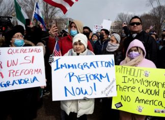 «Un Día Sin Inmigrantes» le recuerda a Biden la urgencia de una reforma