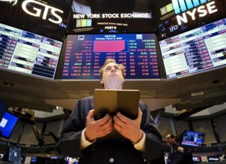 Wall Street se prepara para fuertes pérdidas por Ucrania, el crudo se dispara