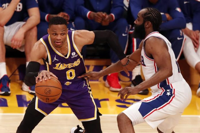 121 126 Los Sixers vencen sin brillo a unos Lakers sin LeBron 1