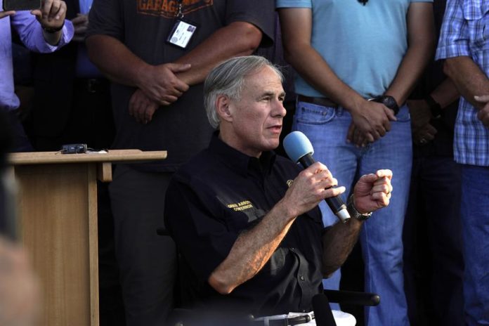 Abbott culpa a Biden de crisis del fentanilo y la vincula con inmigración