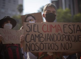 Ambientalistas marchan en Ciudad de México contra la crisis climática