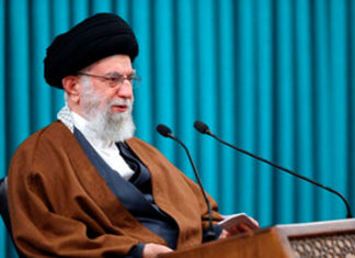 Ayatolá Jamenei muestra apoyo a negociación nuclear de Irán