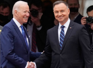 Biden dice que Putin “no puede seguir en el poder”