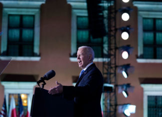 Biden enfrenta problemas en casa a su regreso de Europa