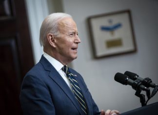 Biden firma una ley presupuestaria para evitar una parálisis del Gobierno