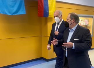 U.S. Senator Bob Casey Visits Esperanza