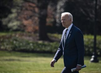 Con Biden bajaron las deportaciones totales pero aumentaron las de criminales