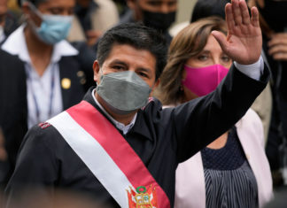 Congreso de Perú debate remoción del presidente Castillo