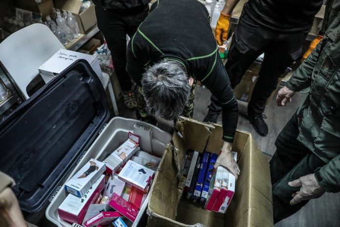 Drones radios y oraciones para ayudar a Ucrania desde una iglesia de EE.UU.