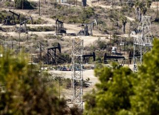 EE.UU. mira hacia afuera para sustituir al petróleo ruso y bajar los precios