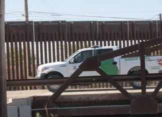 Familia de mexicano muerto por agente migratorio en Arizona rechaza impunidad