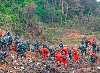Hallan una caja negra del avión de China Eastern accidentado