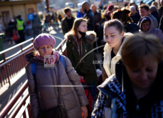 ‘I will go back to help’: Women head home to aid war effort BC-EU–Russia-Ukraine-War-Refugees, 2nd Ld-Writethru