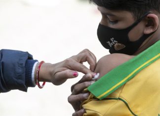 La vacuna de Moderna fue eficaz en un 44% contra ómicron en niños hasta de dos años