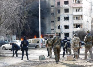 Pekín no envía armas ni a Rusia ni a Ucrania, dice el embajador chino en EEUU