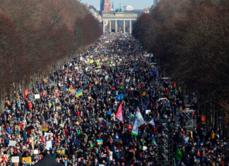 Protestas contra la guerra en toda Europa, pequeños mítines en Rusia