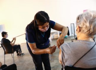 Regulador de EEUU autoriza segunda dosis de refuerzo para mayores de 50 años