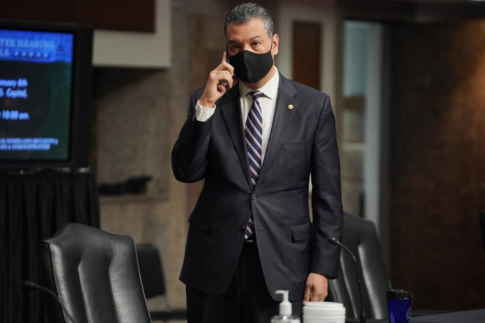 Senadores-buscan-contratación-de-latinos-en-industria-de-semiconductores