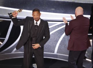 La Academia baraja retirar el Óscar a Will Smith por su bofetón en la gala, aunque ya pidió disculpas