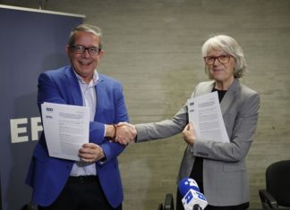 Agencia Efe y SPR firman acuerdo de cooperación para combatir noticias falsas