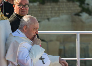 El papa condena “agresión infantil y destructiva” de Rusia