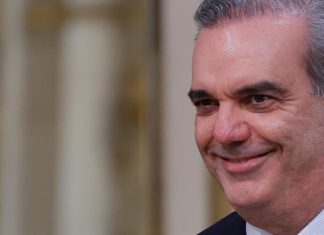 El presidente dominicano valora que triunfo de Macron fortalece la democracia