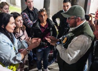 Inicia devolución de ucranianos en la frontera a la par que latinoamericanos