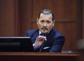 Johnny Depp insiste en que él ha sido víctima de violencia doméstica