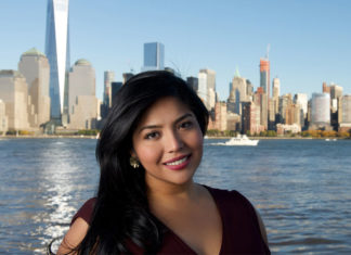 La escritora Julissa Arce cuestiona necesidad de «sonar como chica blanca»