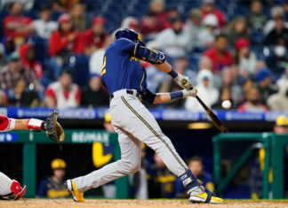 Lauer poncha a 13 y Yelich define por Cerveceros sobre Filis