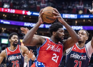 Multa de 15.000 dólares a Embiid por criticar públicamente a los árbitros de la NBA