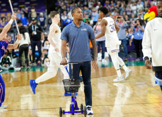 Villanova’s injured Moore gets warm welcome at Final Four