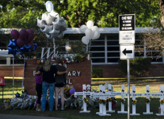 Policía: Atacante estuvo más de 1 hora en escuela de Texas