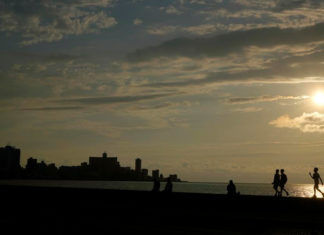 Cubanos toman con optimismo pero cautela anuncio de EEUU