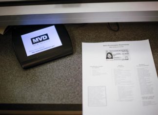 Denuncian que ICE ha escaneado el 32 % de las licencias de conducir en EEUU