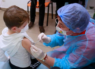 FDA autoriza refuerzo para niños de 5 a 11 años