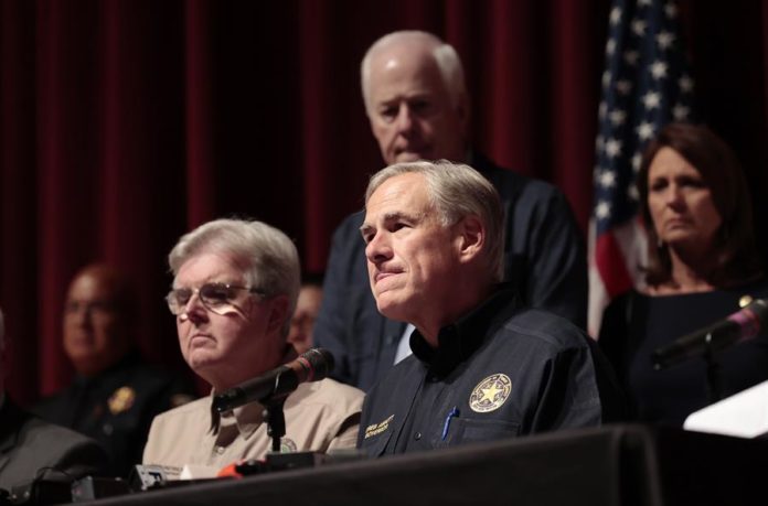 Gobernador de Texas defiende las armas de fuego