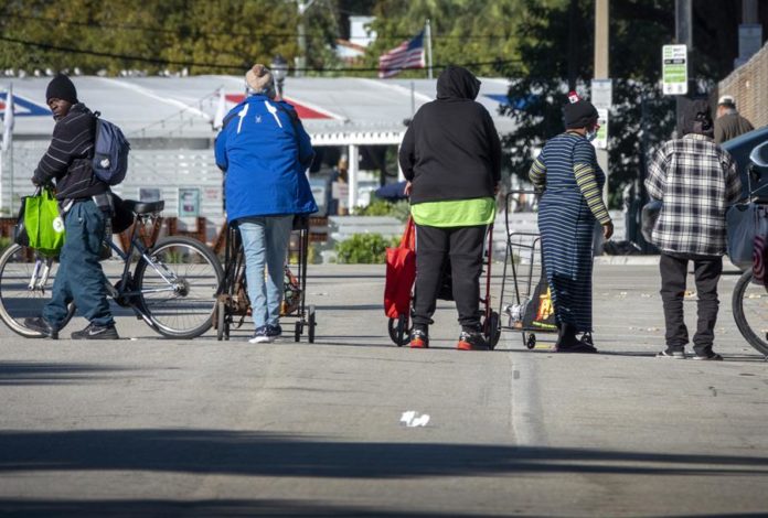Latinos, casi ausentes en prueba de exitosa terapia para el cáncer
