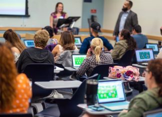 Nuevo proyecto busca cerrar la brecha digital de trabajadores latinos en EEUU