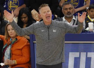 Steve Kerr explota contra los republicanos por rechazar el control de armas
