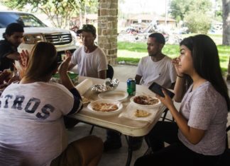 Texas discriminó a afroamericanos e hispanos en recuperación tras Harvey